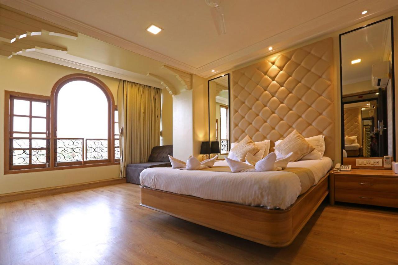 Gulf Hotel Mumbai- The Boutique Hotel Colaba ムンバイ エクステリア 写真
