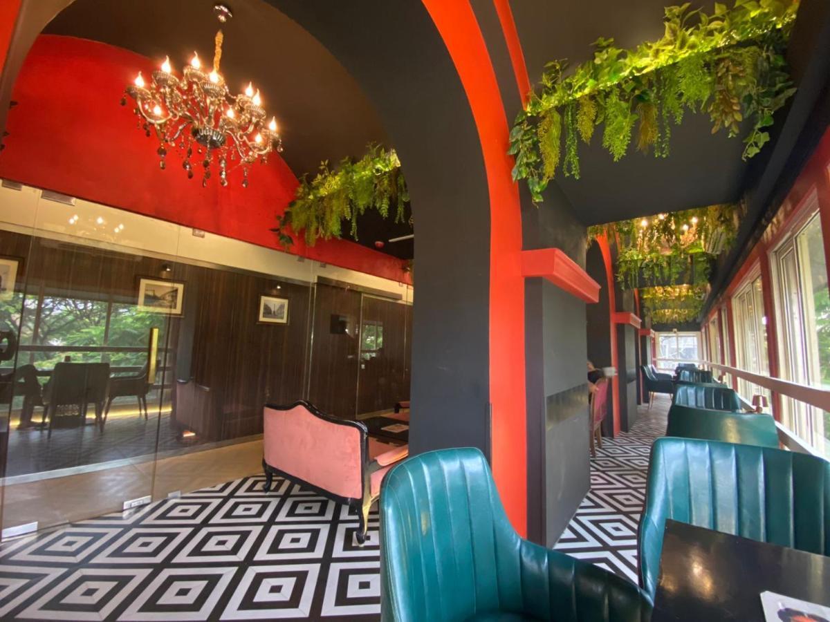 Gulf Hotel Mumbai- The Boutique Hotel Colaba ムンバイ エクステリア 写真