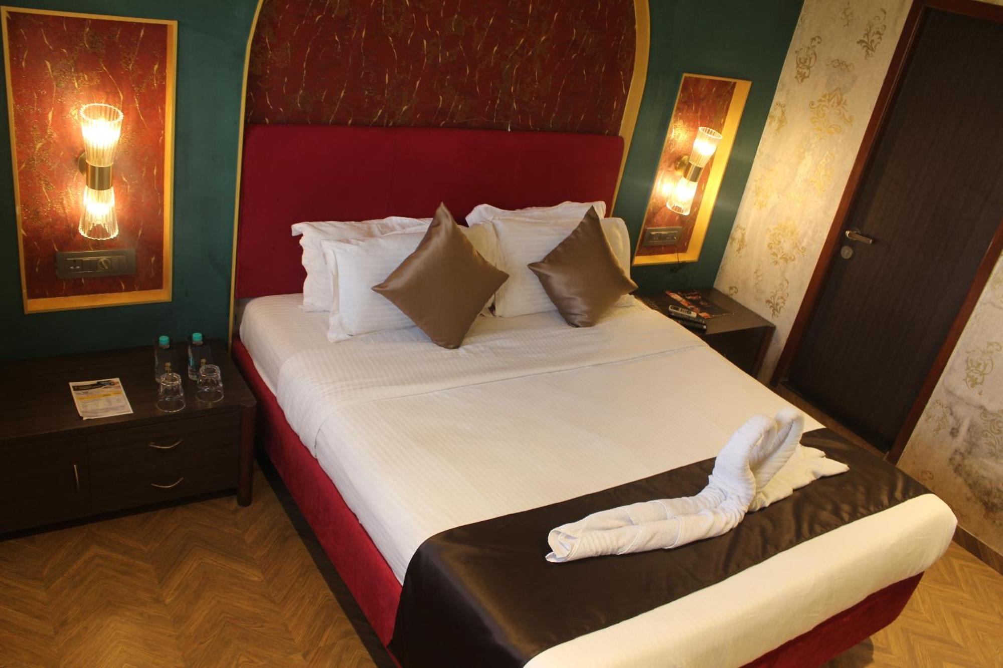 Gulf Hotel Mumbai- The Boutique Hotel Colaba ムンバイ エクステリア 写真