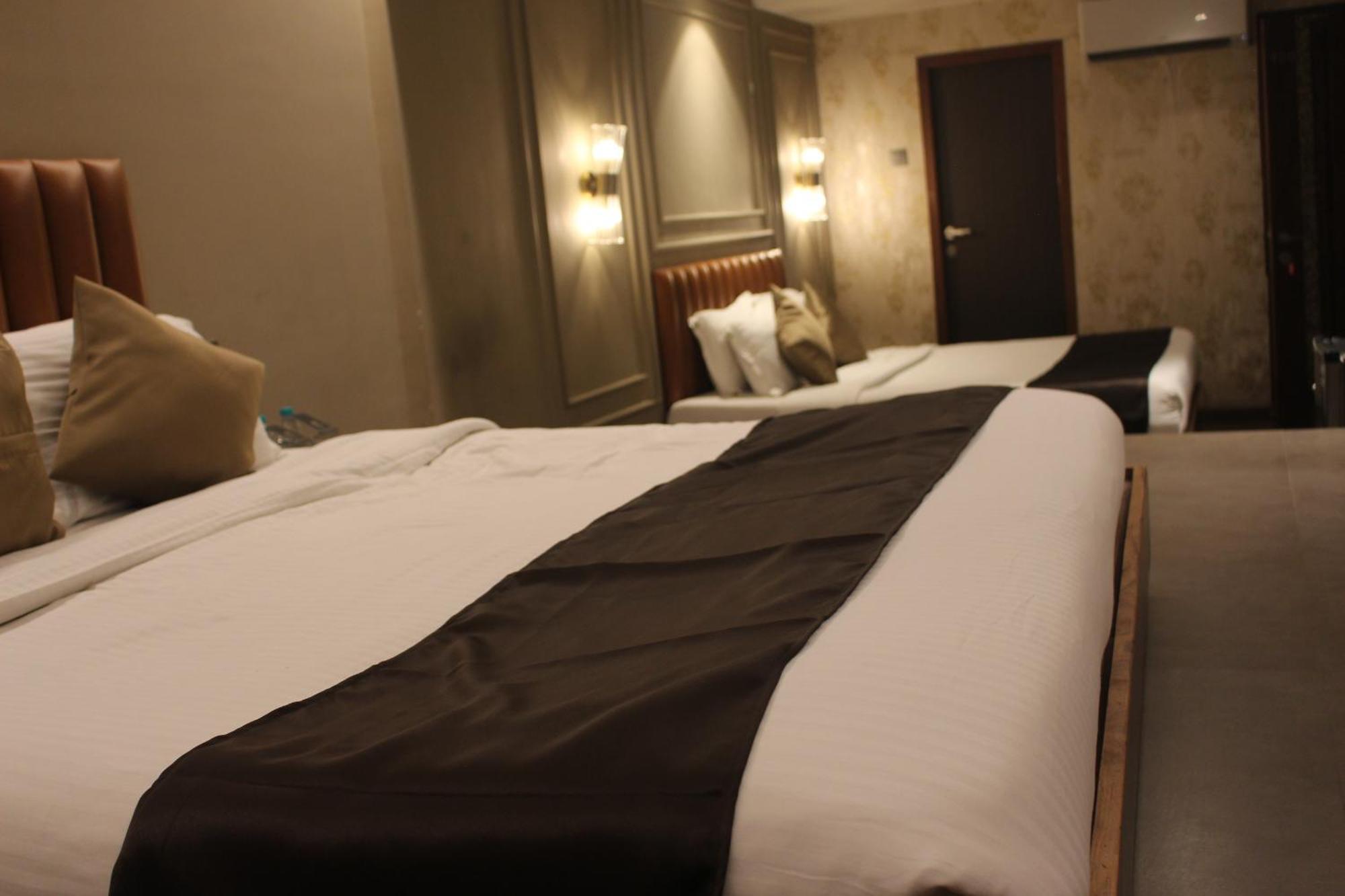 Gulf Hotel Mumbai- The Boutique Hotel Colaba ムンバイ エクステリア 写真