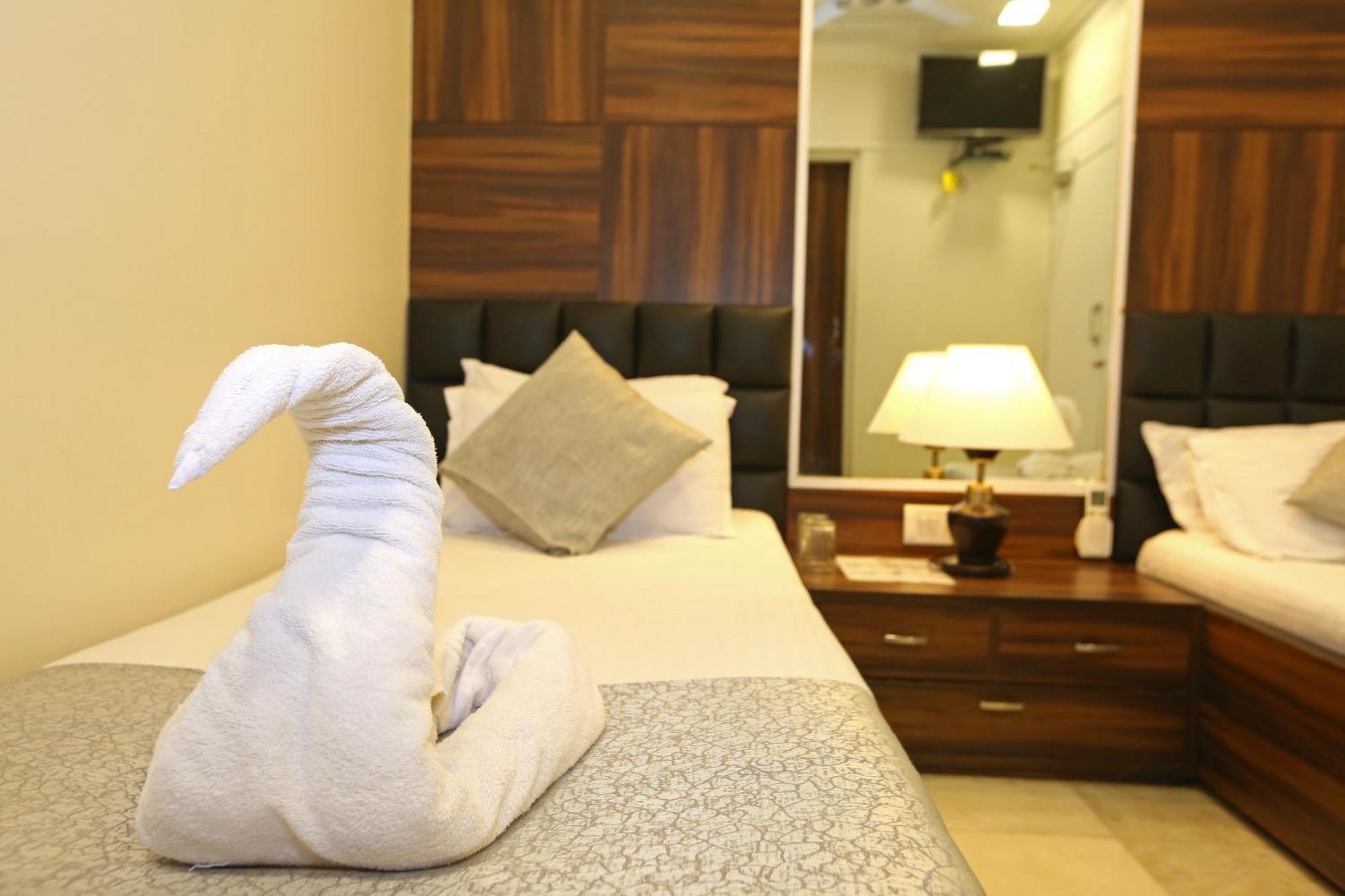 Gulf Hotel Mumbai- The Boutique Hotel Colaba ムンバイ エクステリア 写真