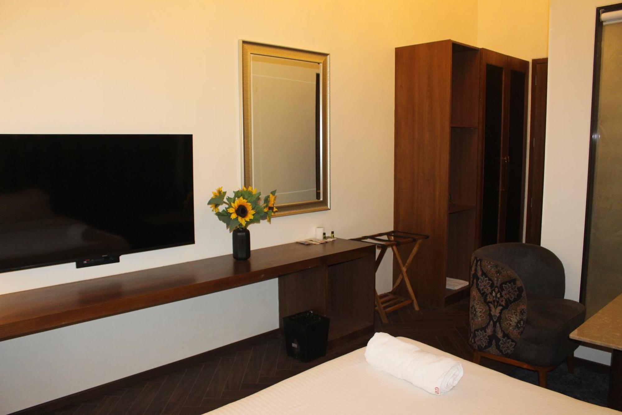 Gulf Hotel Mumbai- The Boutique Hotel Colaba ムンバイ エクステリア 写真