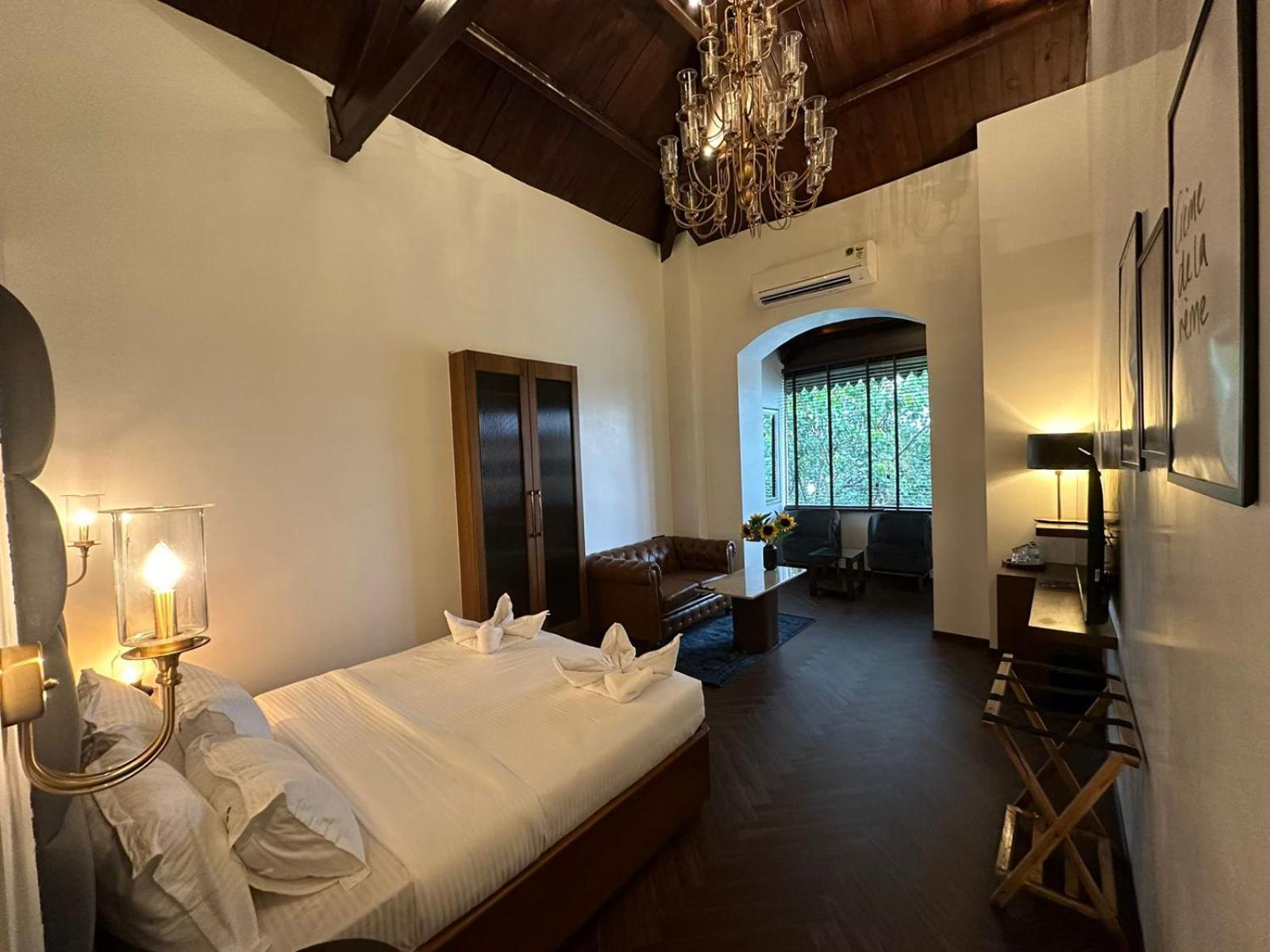 Gulf Hotel Mumbai- The Boutique Hotel Colaba ムンバイ エクステリア 写真