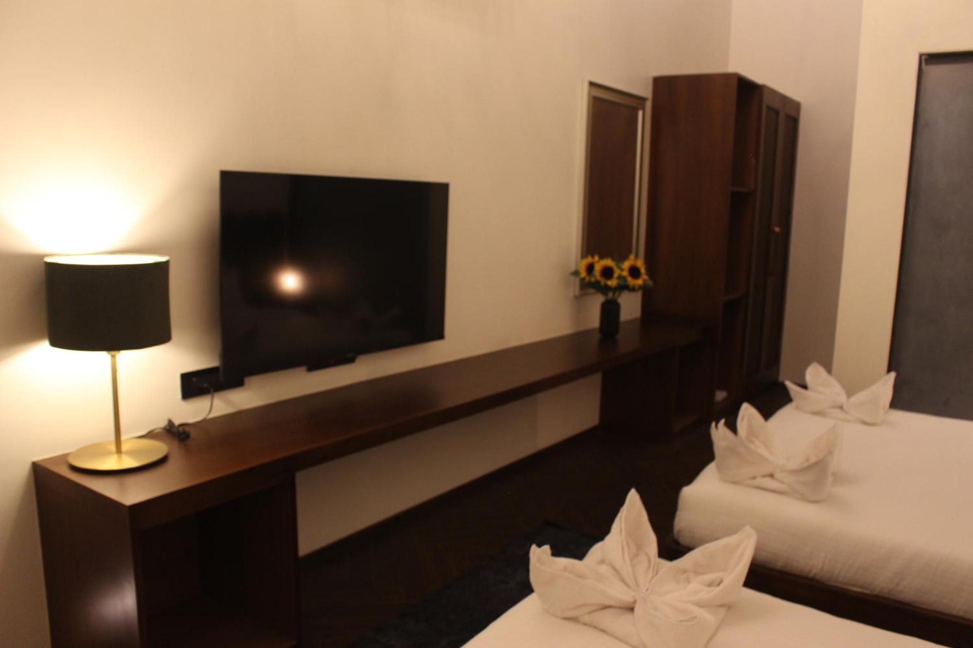 Gulf Hotel Mumbai- The Boutique Hotel Colaba ムンバイ エクステリア 写真