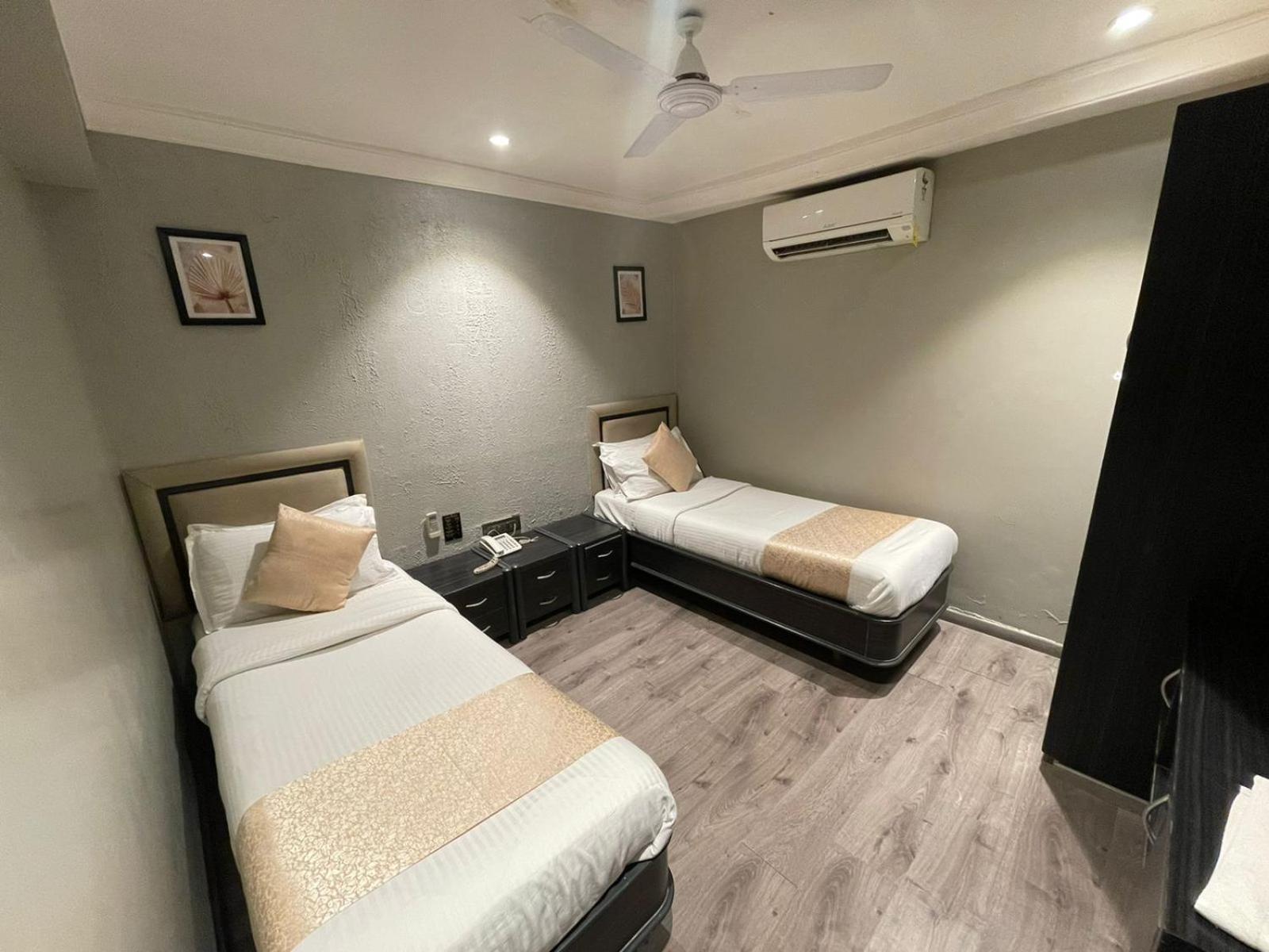 Gulf Hotel Mumbai- The Boutique Hotel Colaba ムンバイ エクステリア 写真