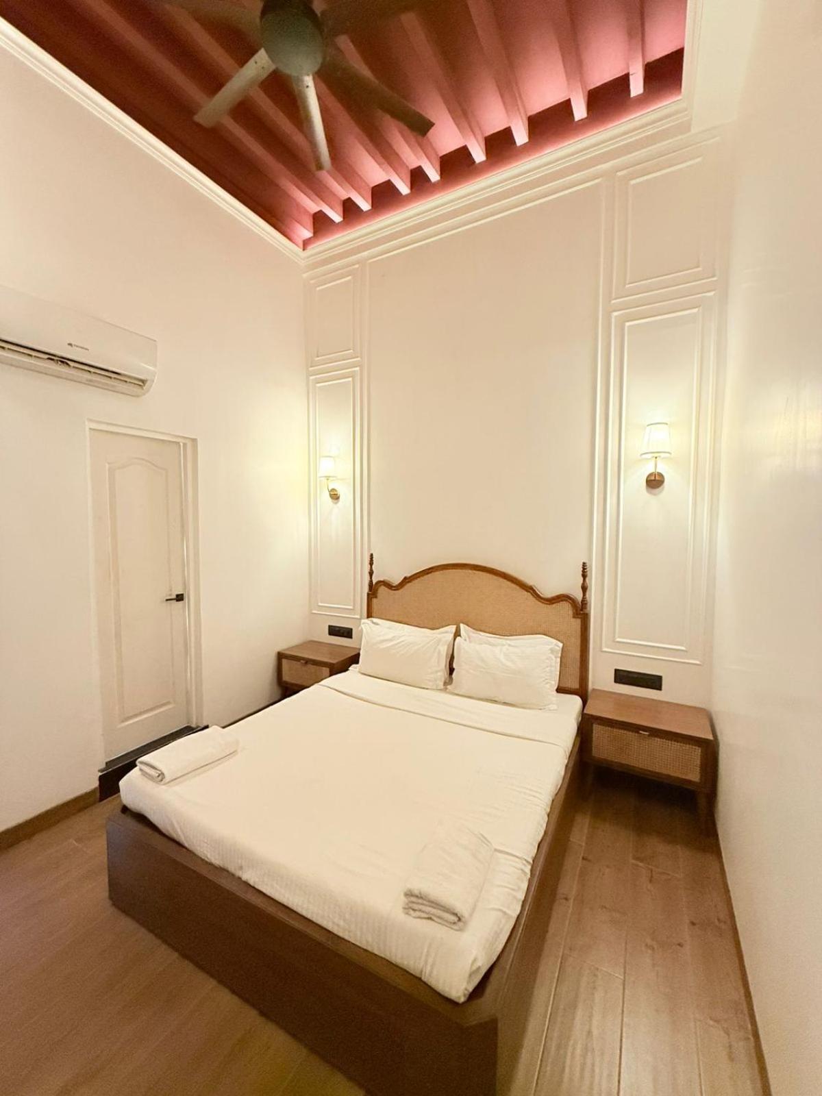 Gulf Hotel Mumbai- The Boutique Hotel Colaba ムンバイ エクステリア 写真