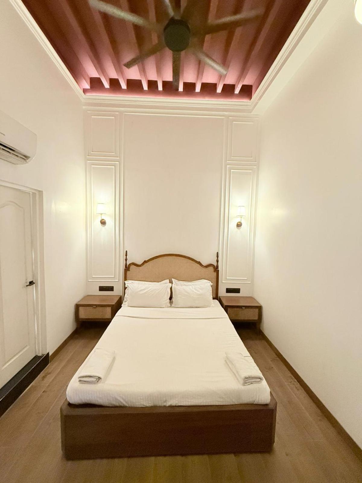 Gulf Hotel Mumbai- The Boutique Hotel Colaba ムンバイ エクステリア 写真