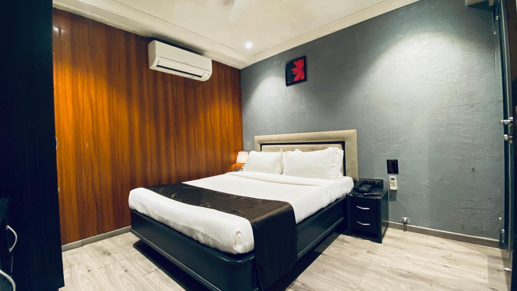 Gulf Hotel Mumbai- The Boutique Hotel Colaba ムンバイ エクステリア 写真